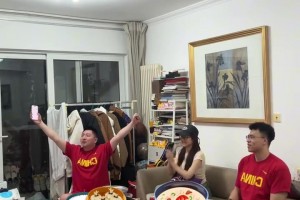 太搞??小哈達(dá)威采訪(fǎng)坐下后，才發(fā)現(xiàn)一個(gè)記者都沒(méi)有~