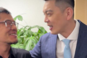 楊毅賽后曬花絮：三楊開(kāi)泰助力中國(guó)男籃逆轉(zhuǎn)??